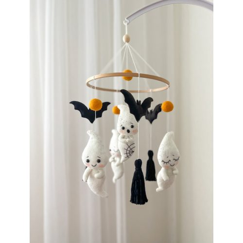 Ghost baby mobile, Bat mobile, Halloween nursery decor, Ghost nursery mobile, Ghost felt mobile,Black and white mobile,Halloween baby mobile