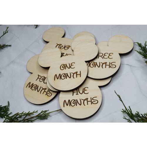 Baby Monthly Milestone Markers, Mouse Wood Milestone Disc, Baby Photo Props, Mouse Nursery Decor, Baby's First Year, 1-12 Month Rounds