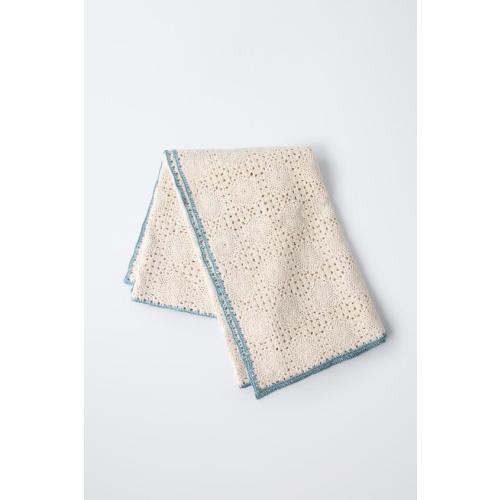 CONTRAST CROCHETED KNIT BLANKET