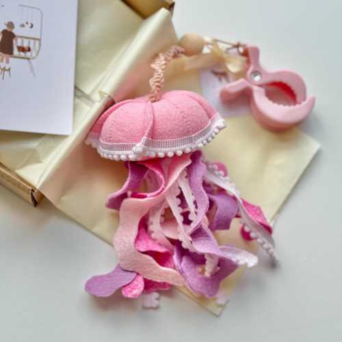 Jellyfish Stroller Toy | Pram Rattle Mobile | Felt Baby Stroller Chain | Handmade Gift for Newborn | Ocean Theme Pram Accessory