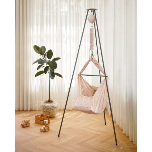 The latest baby hammock, with a silent motor, allows you to free your hands and sleep peacefully. You and your baby can have a sweet dream.