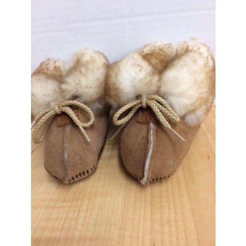 Sven Baby Shearling Bootie Slipper-Size 3-6 months