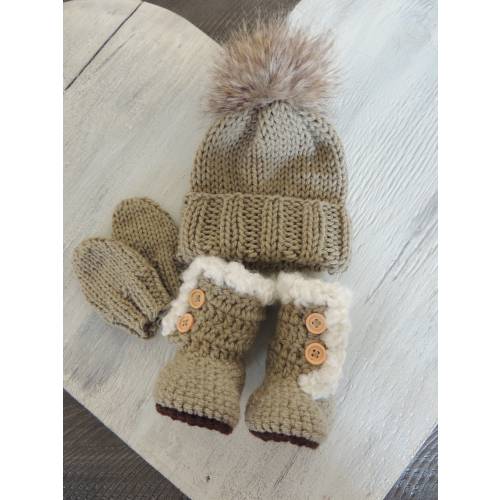 Baby Booties, Knit Hat and booties, Girl Baby Booties, Knit Girl Hats, Baby Mittens, Knit Baby Hats, Booties and hat, luv beanies