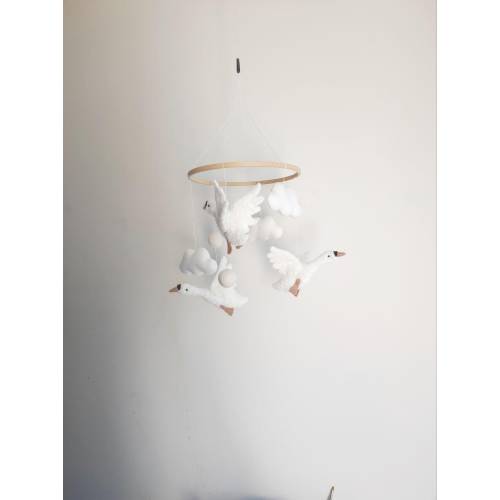 Goose baby nursery mobile - Baby mobile goose- Baby mobile neutral - Goose baby shower -Baby crib - felt gosse