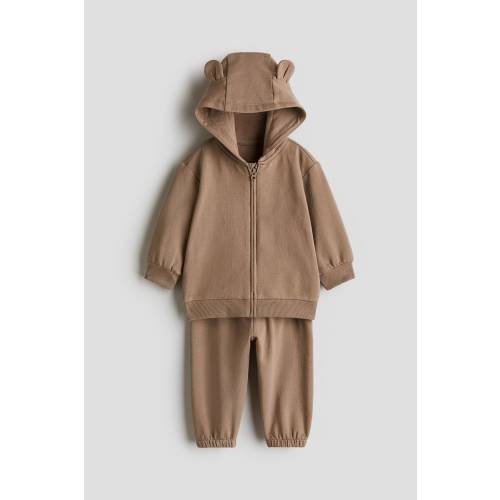 2-PIECE HOODIE AND JOGGERS SET