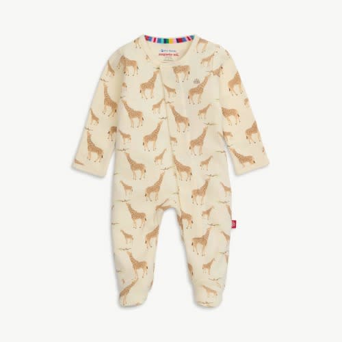 Magnetic Footie: Cream Jolie Giraffe