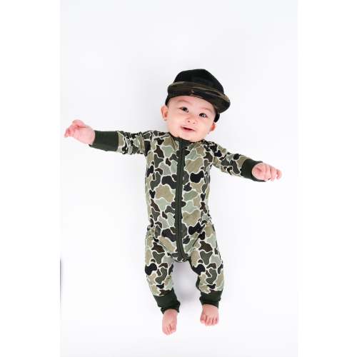 Green Distressed Camo Snoozer