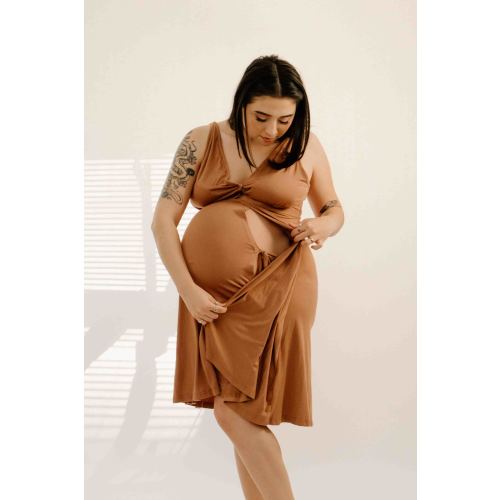 Juliet Labor & Postpartum Gown in Caramel – Lila