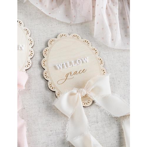 Scallop Lace Milestone Markers, Hospital Name Announcement Sign, Bow Baby Shower, Girl Hello World, She's Here, Photo Prop, Girl Month Cards