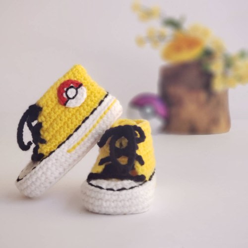 Crochet Baby shoes, Pika chu baby shoes, poke ball baby shower gifts, Newborn baby booties