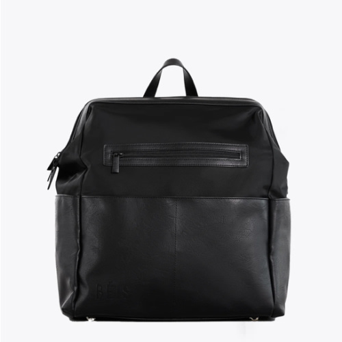 BÉIS 'The Diaper Backpack' in Black - Black Diaper Bag & Diaper Backpack