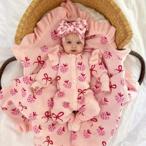 Strawberry frill blanket