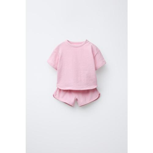 PLAIN T-SHIRT AND BERMUDA SHORTS SET - Light pink | Size 9-12months