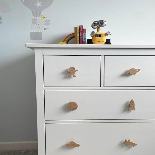 Space theme drawer knobs | space nursery decor, wardrobe handles, drawer pulls, baby room, astronaut, planet, spaceship, rocket, moon