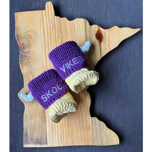 Minnesota Vikings Baby Booties with Custom Glow-in-the-Dark Horns ~ Minnesota Vikings Babyschuhe mit Leucht-Hörnern