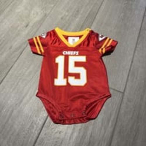 Patrick Mahomes Kansas City Chiefs NFL Jersey Bodysuit 0/3 Mos Swift Arrow New