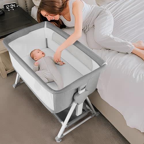 Cowiewie Bassinet Bedside Sleeper, Baby Bassinet with 7 Adjustable Height, Bedside Bassinets for Baby with Breathable Mesh Sides & Mattress, XL Storage, Easy Folding Bedside Crib (Grey and White)