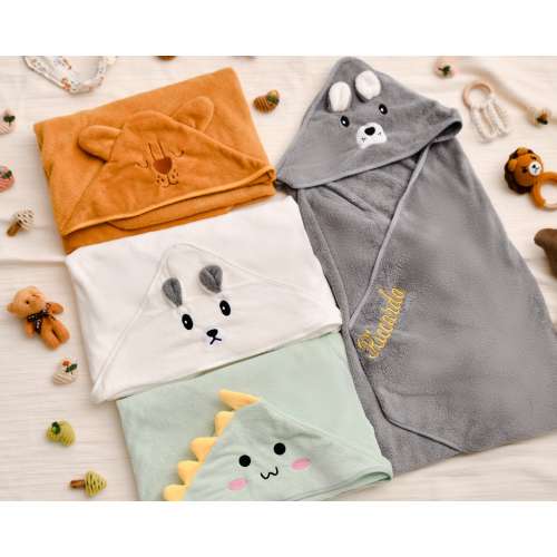 Personalized embroidered baby hooded bath towel, soft and comfortable. It's a gift for expectant mothers.
