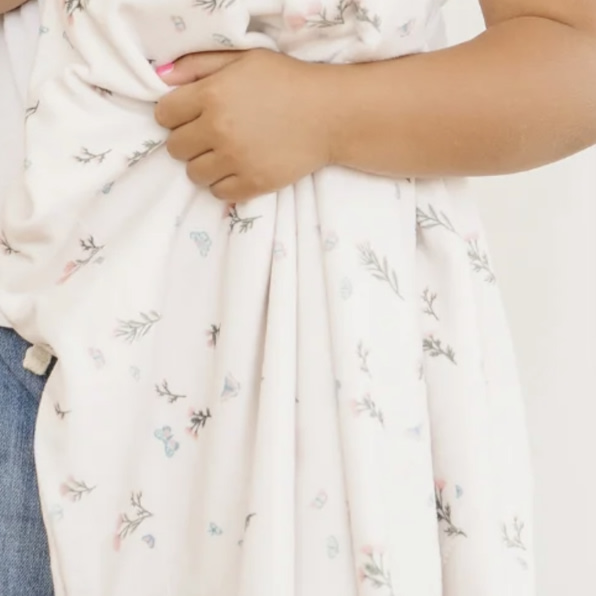 Minky Stretch Toddler Blanket | Saranoni
