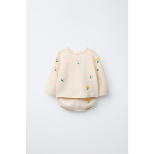 Total Look Knit with Embroidered Flowers | ZARA