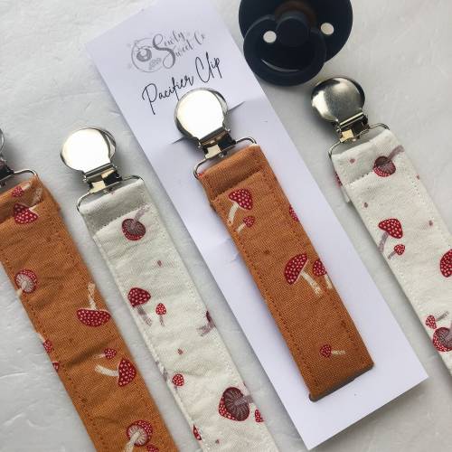 Mushroom Pacifier Clip, Mushroom Baby Gift, Pacifier Holder, Woodland Baby Gift, Mushroom Nursery, Nature Baby, Woodland Baby Shower