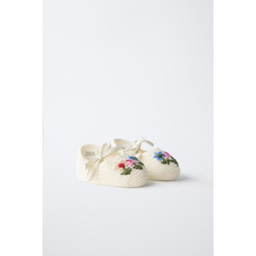EMBROIDERED FLORAL BOOTIES