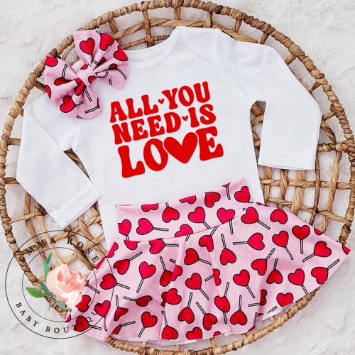 Baby girl Valentines outfit, infant Valentines outfits, newborn valentines outfit, Valentines day dress, love baby outfit, skirted bummies