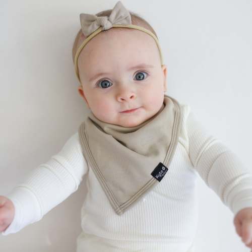 Tiny Nylon Bow in Almond