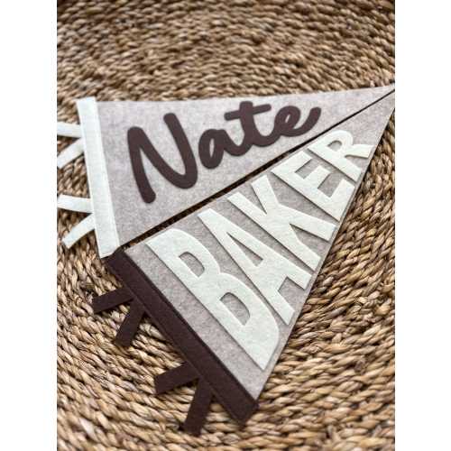 Custom mini pennant for baby, small name flag for newborn hospital photos, personalized photo prop first year, nursery toddler room decor