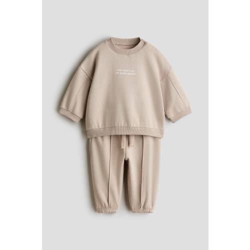 2-PIECE PRINTED SWEATSHIRT AND JOGGERS SET
