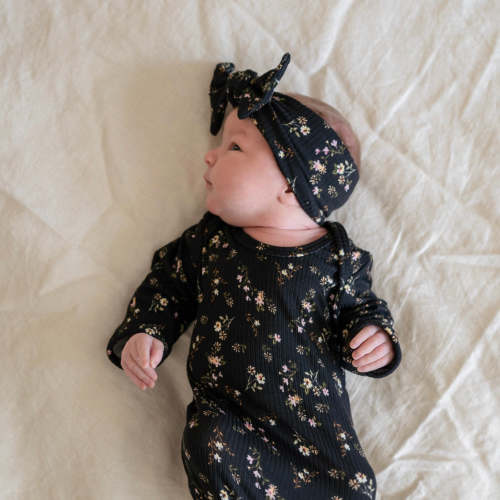 Sleeper and Bow in Midnight Fleur