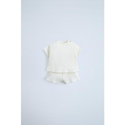 WAFFLE KNIT T-SHIRT AND SHORTS MATCHING SETWAFFLE KNIT T-SHIRT AND SHORTS MATCHING SETBUTTON TANK TOP