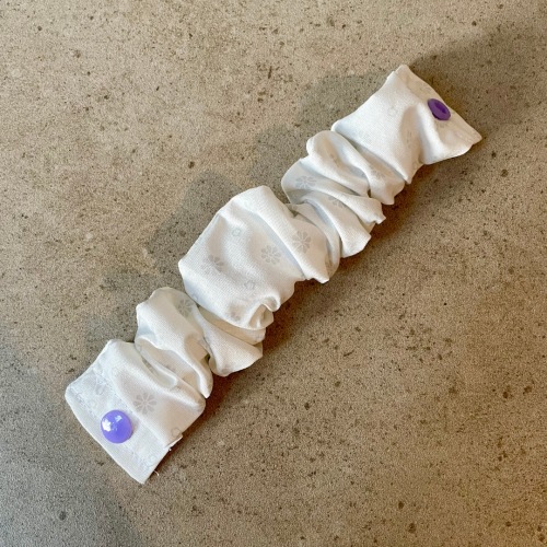 Soft Grey Daisy Breastfeeding Band — MIKALAE