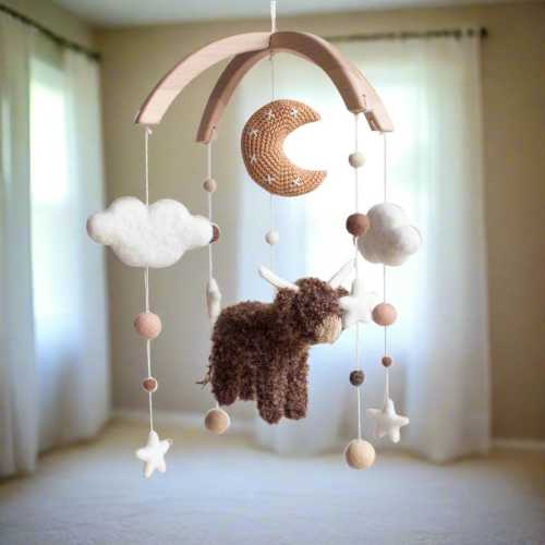 Baby mobile Highland cow & Moon - Rustic farm nursery decor in tobacco, brown - Boucle cow cot mobile - Western crib mobile - Handmade in UK