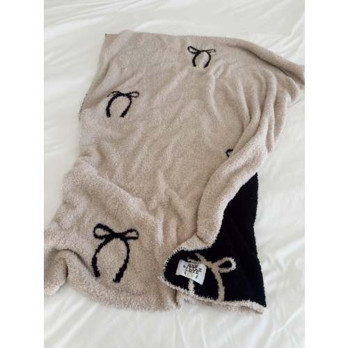 Dainty Bows | Plush Knit Blanket