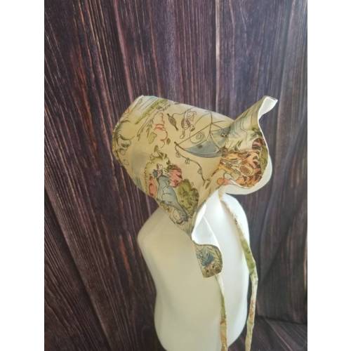 Vintage Winnie the Pooh reversible bonnet