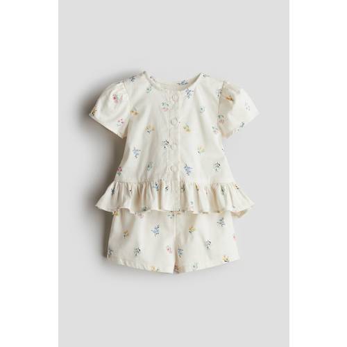 2-PIECE BLOUSE AND SHORTS SET