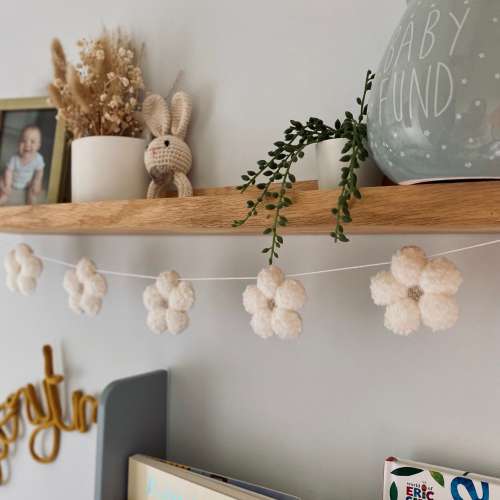 White Daisy Flower Garland, Nursery Decor, Nursery Bunting, Girl Bedroom Decor, Little Girl Gifts, Girly Bedroom