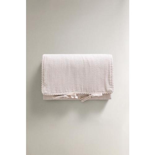 CHILDREN’S SQUARE STRIPE CHANGING MAT