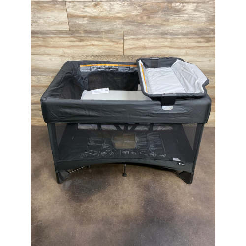 NEW 4moms Breeze Plus Playard in Black – Me n Mommy To Be