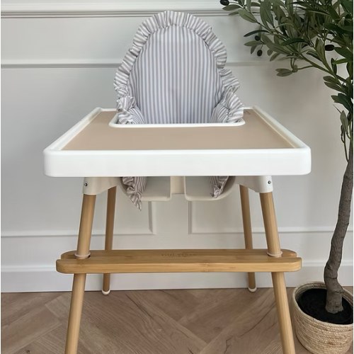High chair with tray