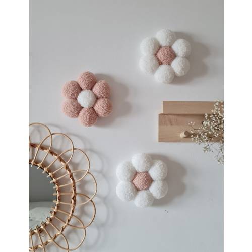 Daisy Pompom pink wall decor, Daisies baby shower, Pink girl nursery, Shelf decor
