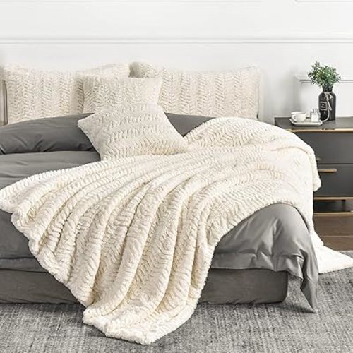 YUSOKI Luxury Faux Fur Blanket for Twin XL Bed 2 Layers,5.2lb,All Ages,Home Decoration Without Pillows(Ivory,63" x 90")