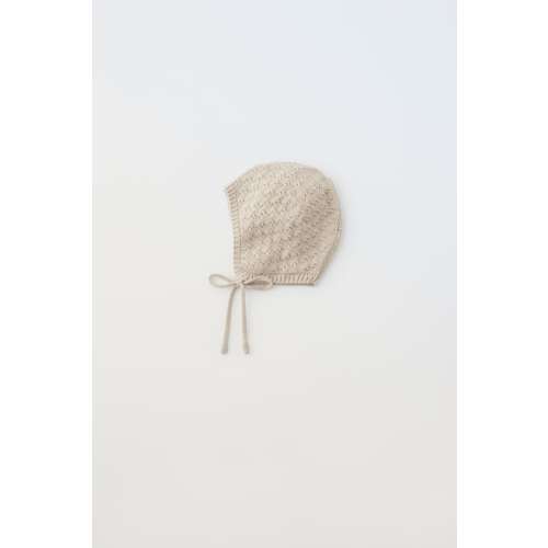 TEXTURED KNIT BONNET
