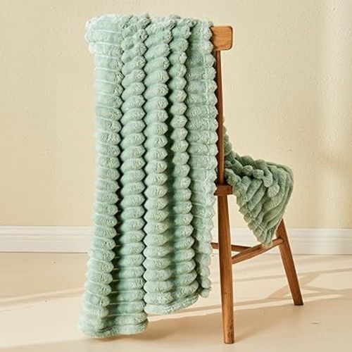 NEWCOSPLAY Super Soft Throw Blanket New Sage Green Premium Silky Flannel Fleece 3D Ribbed Jacquard Lightweight Bed Blanket All Season Use (New Sage Green Ribbed, Throw(50"x60"))