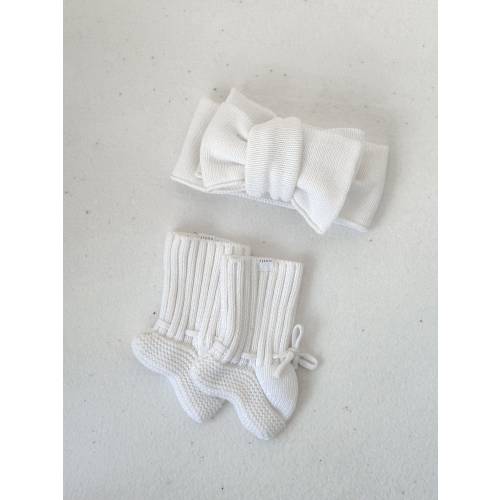 Pearl white knitted baby booties and bow topknot set, Baby booties, Baby bow headband, Knitted headband, Baby accessories,