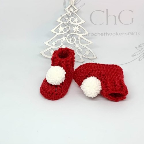 Santa booties, Christmas booties, baby booties, red and white booties, Santa shoes, Christmas shoes, Santa baby, baby Santa, Christmas shoes