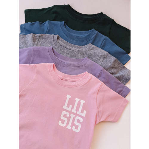 essential lil sis tee