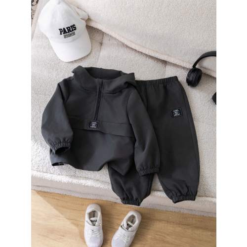 SHEIN Baby Boy
Gray Fall Decorative Jacquard Half-Zip Hooded Sweatshirt & Jogger Pants Set, Casual Sports Basics Suitable For Outings And Home Wear