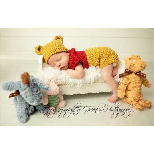 Winnie the Pooh inspired crochet photo prop. Pooh costume. Boy/girl options. Newborn size only. Fast shipping!